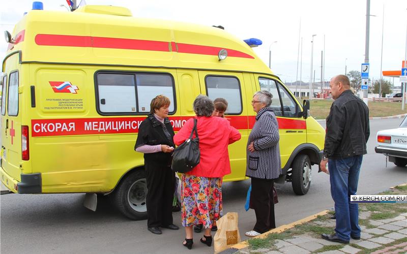 В Крыму автобус столкнулся с иномаркой – пострадали четыре человека [фото]