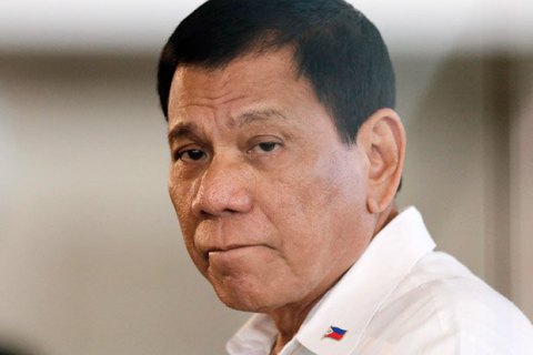 Президент Филиппин выразил готовность "зарыть топор войны" с США