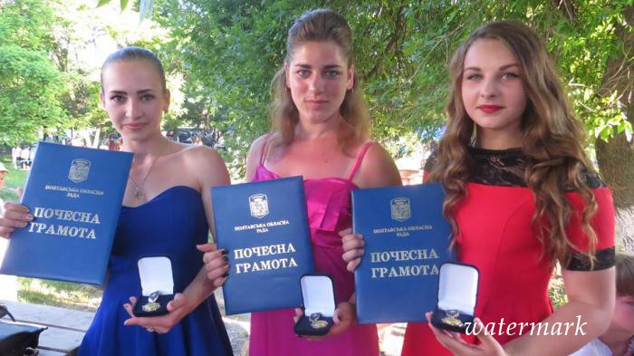 Голова Полтавської облради вручив грамоти спортсменкам із Кобеляк