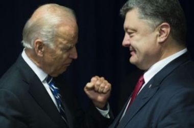 Порошенко обсудил с Байденом сохранение санкций против РФ до полного восстановления территориальной целостности Украины