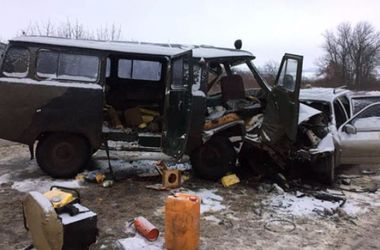 ДТП в Донецкой области: после столкновения машины превратились в груду хлама