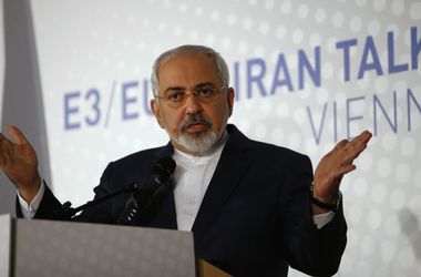 Иран пообещал разорвать соглашения по атому в ответ на продление США санкций