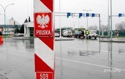 В очередях на границе с Польшей стоят около 1300 автомобилей