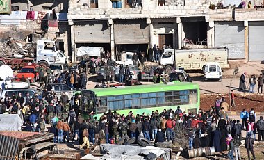 Из Алеппо удалось вывезли 350 человек - медик